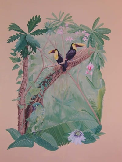 Jungle murals of tucans, parrots and oropendolas with tropical plants.